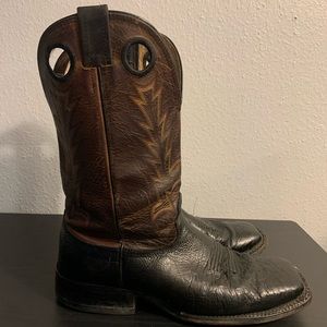 men leather cowboy boots Size 11. 
Pre-own good condition 
Unbranded